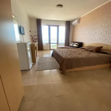 Hotel Family Rai-only Adults